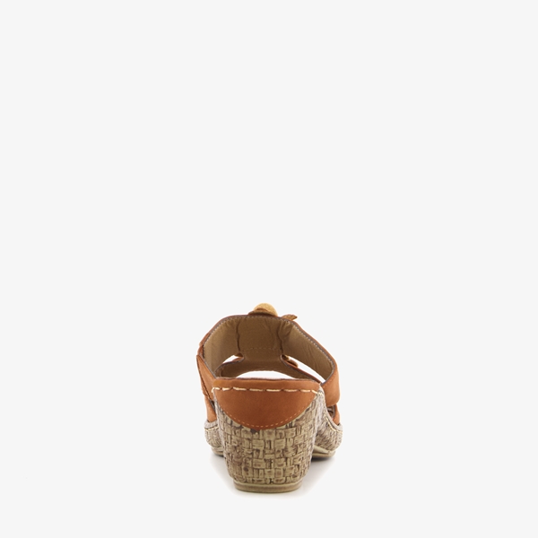 Blue Box dames slippers cognac met bloemen