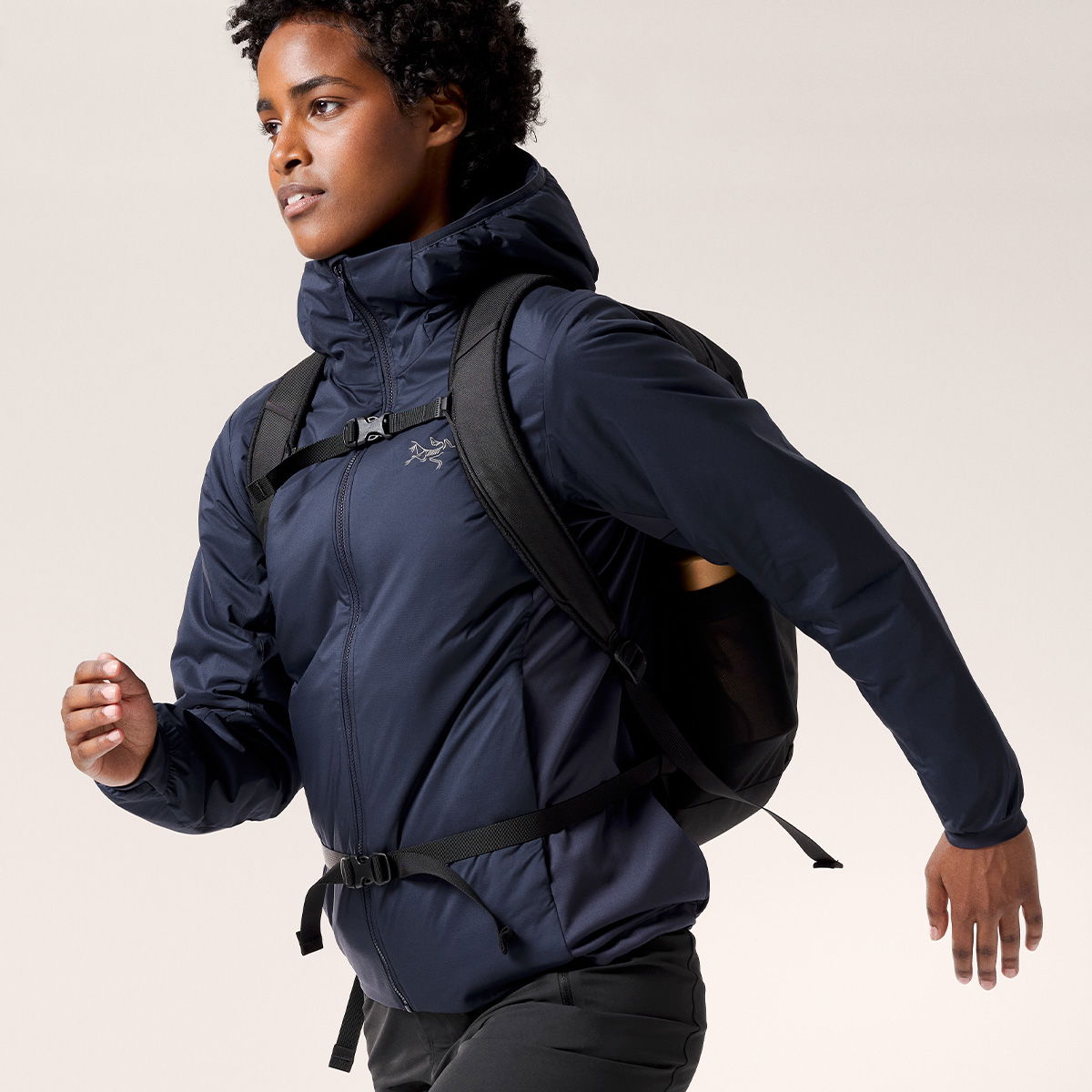 Arc'teryx Atom Hoody, dame (Black Sapphire) - Spejder Sport
