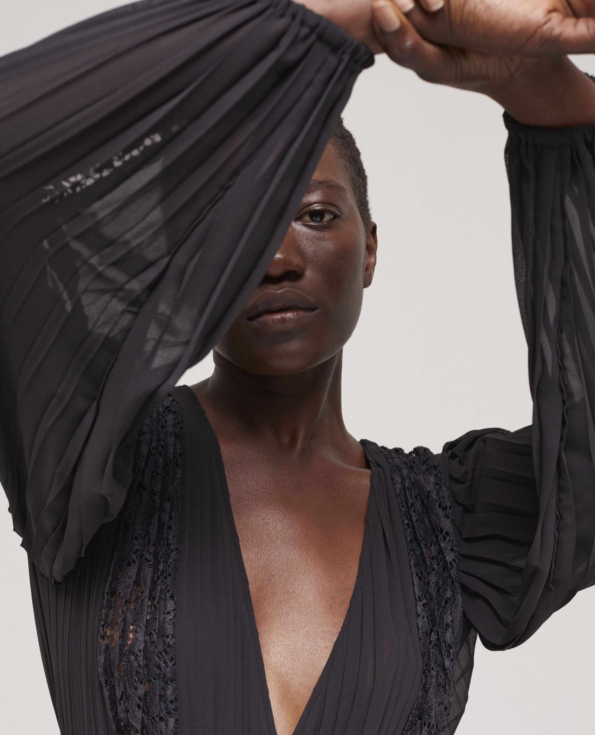 Robe courte en dentelle noire