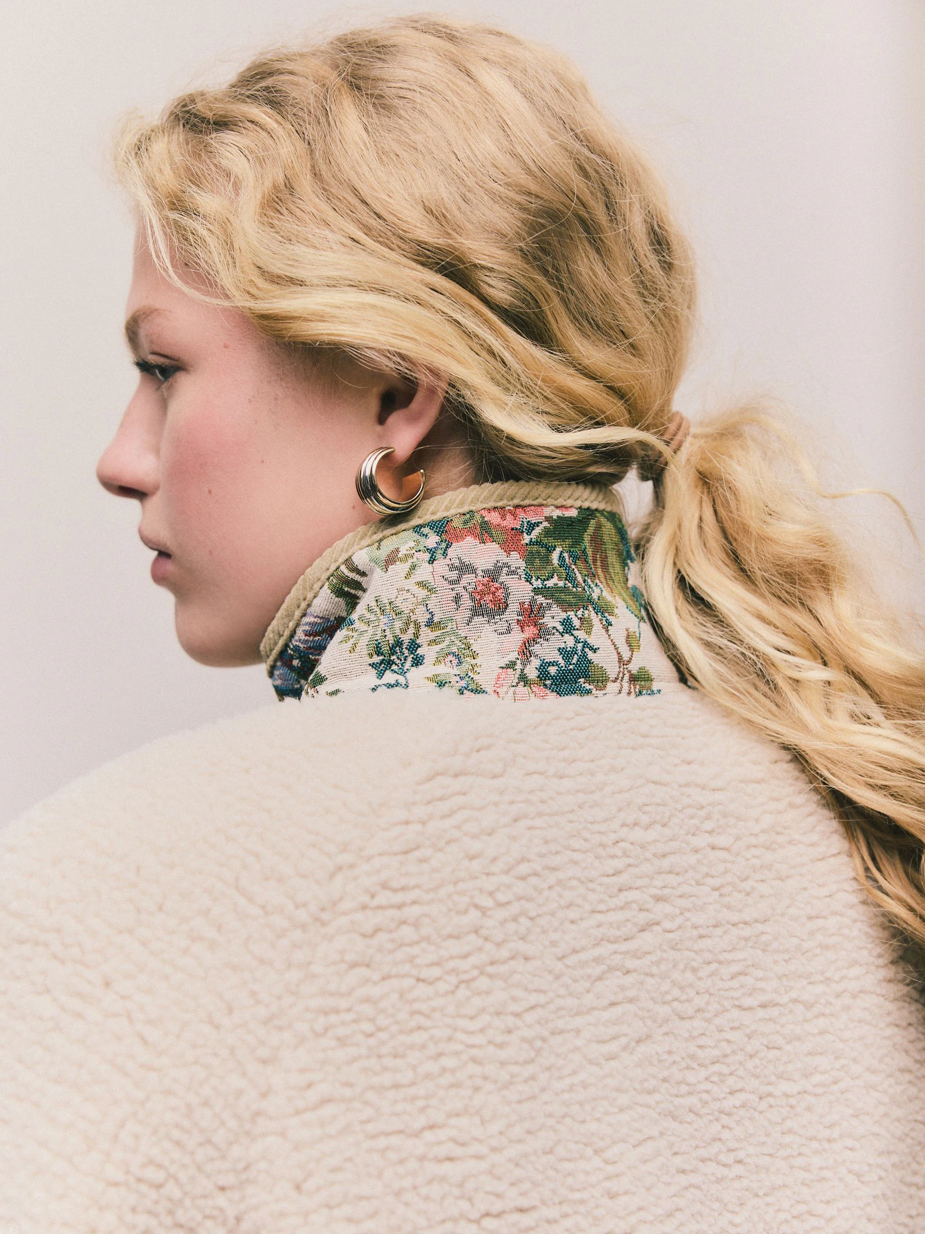 Ecru/roze met bloemenprint - Behaaglijke teddy Borg mixgeweven fleece Jack met Knoopsluiting