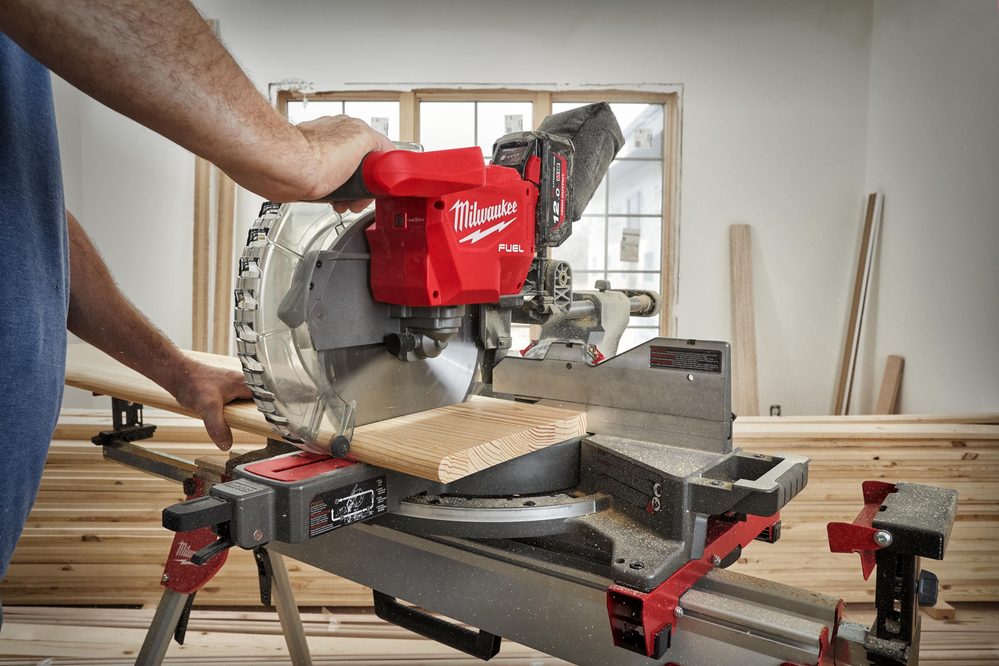 Milwaukee M18 FUEL™ FMS305-0 ONE-KEY™ Accu afkortzaag 305mm 18V Basic Body - 4933471205