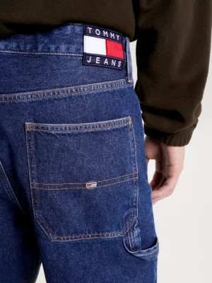 Calça jeans estilo skatista, modelagem ampla, ideal para trabalho.
