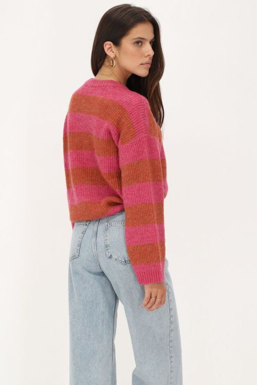Roze trui met oranje strepen