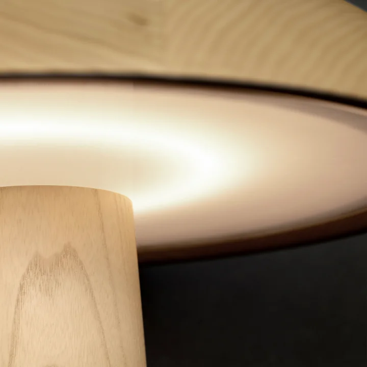 ClassiCon - Forma LED Tischleuchte, Nussbaum klar lackiert