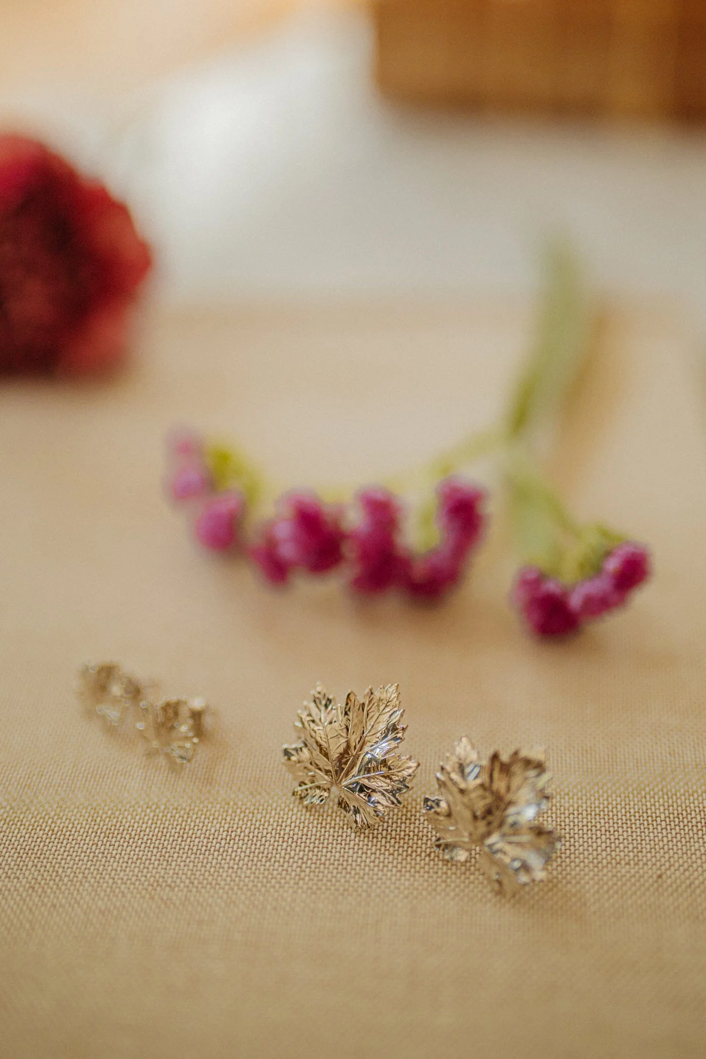 HÉRA - Maxi boucles d'oreilles puces feuilles doré à l'or fin | Argent