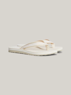 Chinelo de dedo com tiras metálicas