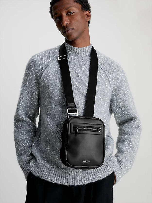 Bolsa de ombro pequena com logo para repórter