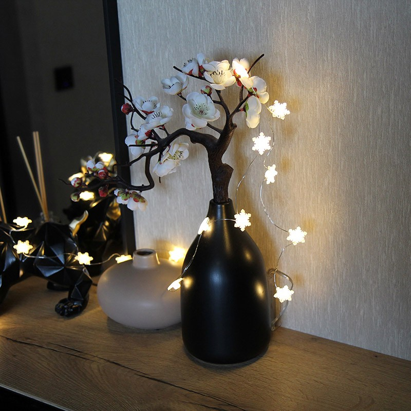 (2m) 20 LED's Weihnachts Deko Lichterkette Schneeflocke Beleuchtung (Batteriebetrieben) - Warmweiss