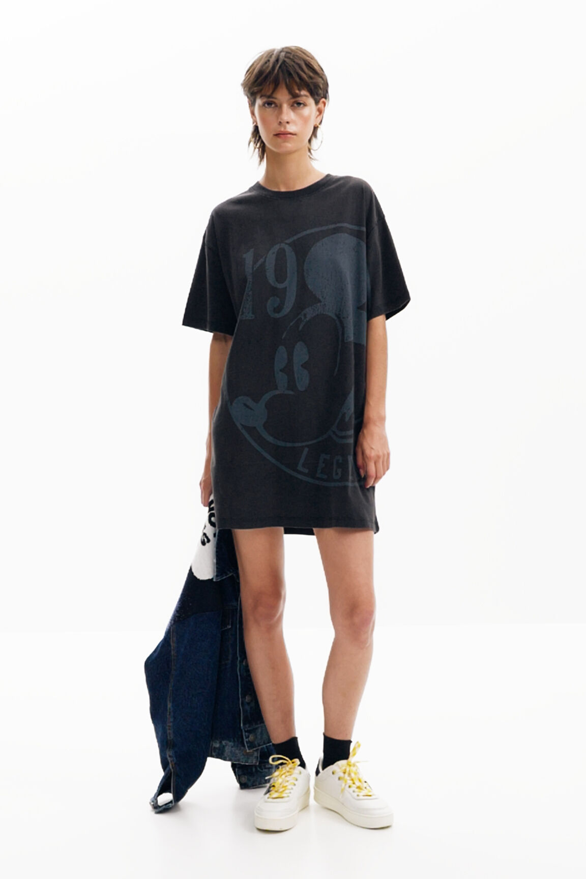 Vestido curto manga corta Mickey