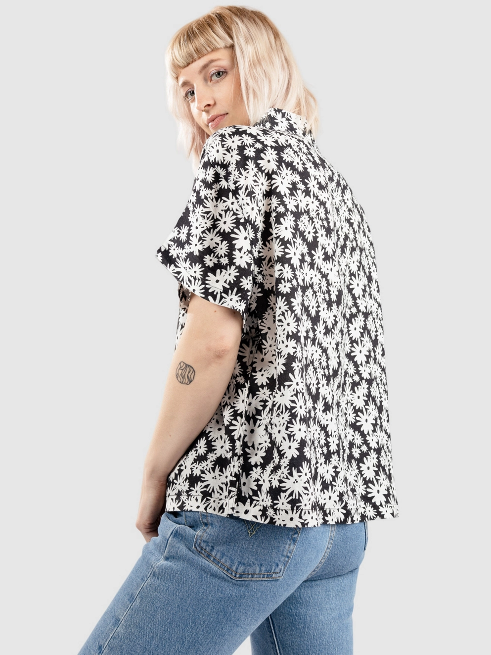Afends Benny Shirt black daisy