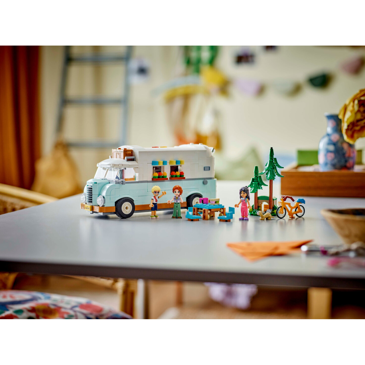 LEGO® Friends Wohnmobil 42663, Spielzeug mit Wohnwagen ab 7 Jahren