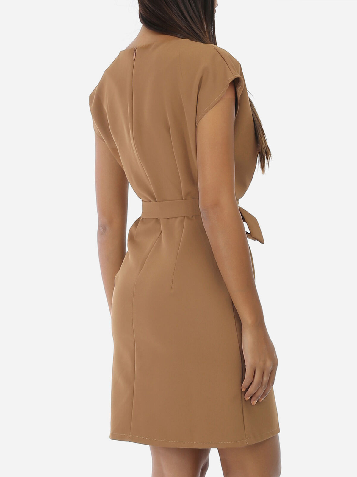 Robe ceinturée à nouer et col fendu- Camel