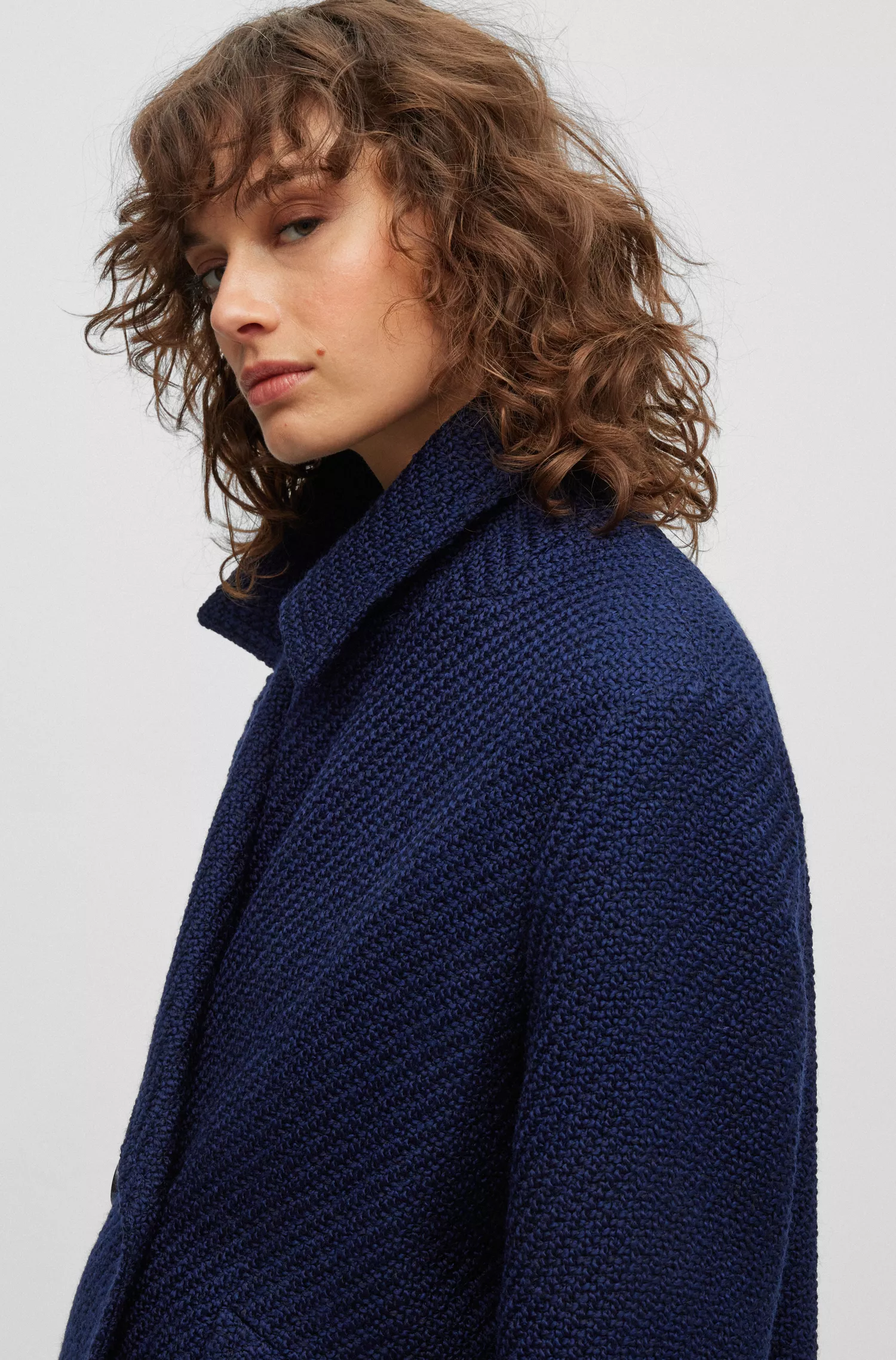 Casaco BOSS preto de corte regular em tweed estruturado com lapelas oversized.