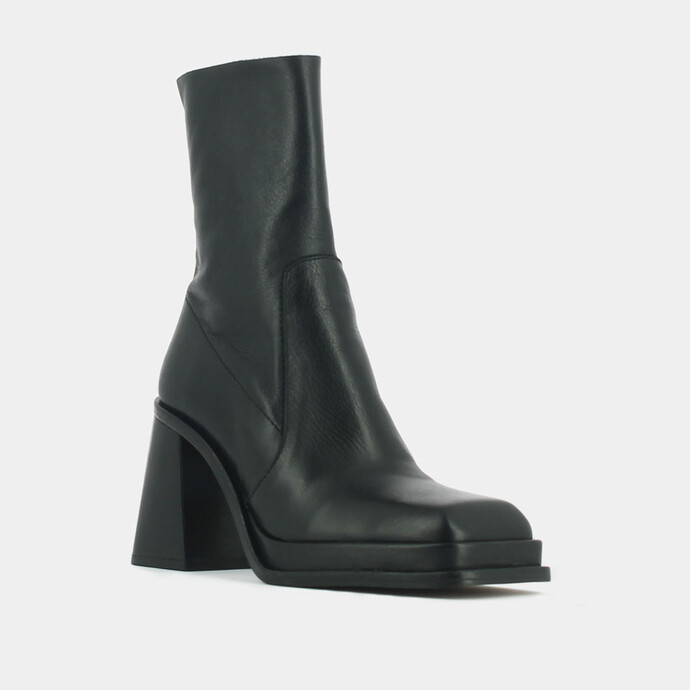 Boots à plateformes et bouts carrés  en cuir noir