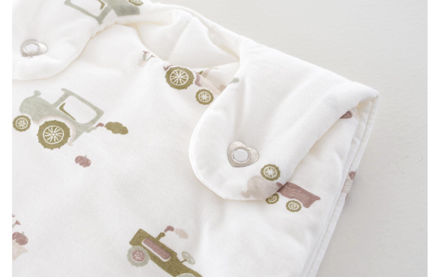 Baby-Ganzjahresschlafsack Little Farm grün Grösse 68/74Hochwertiger Babyschlafsack mit kleinen grünen Traktoren