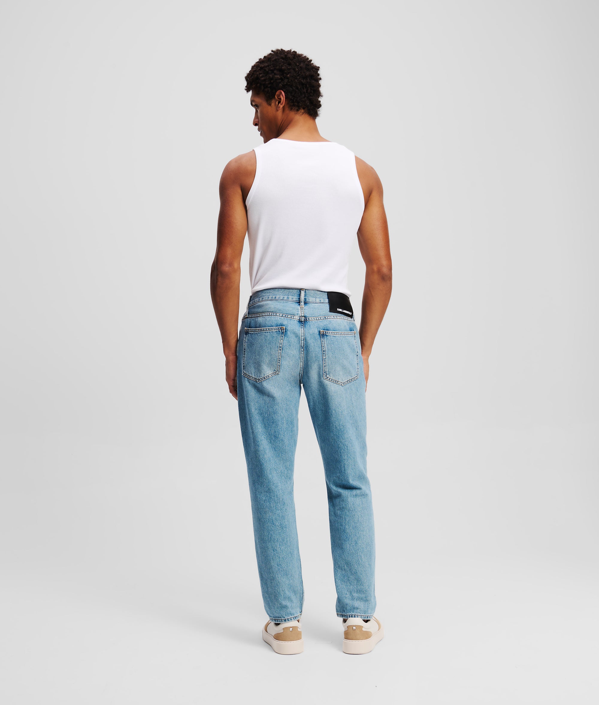 Logo taps toelopende jeans