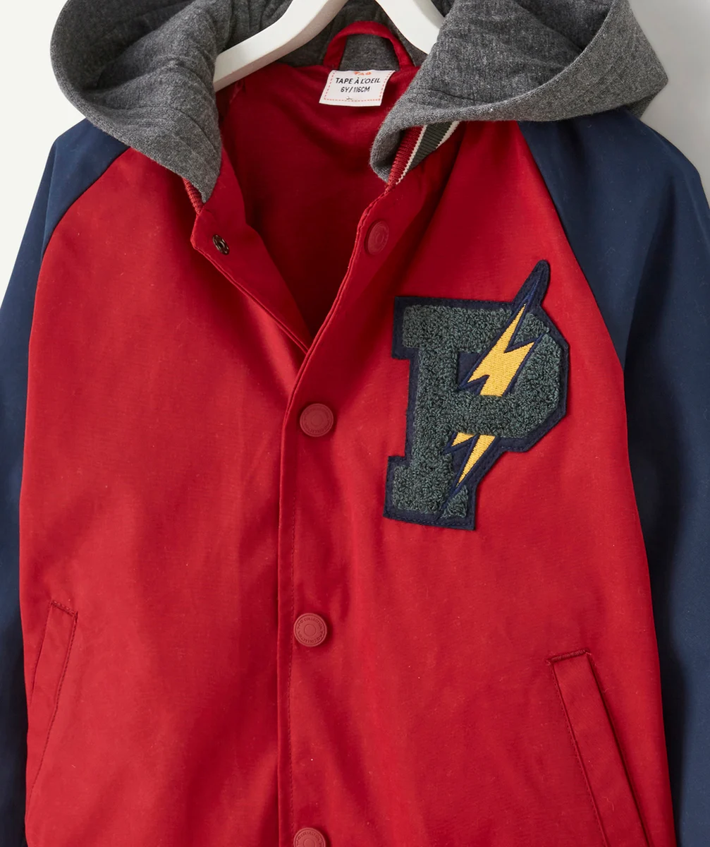 BLOUSON GARÇON BORDEAUX ET BLEU AVEC CAPUCHE ET PATCH