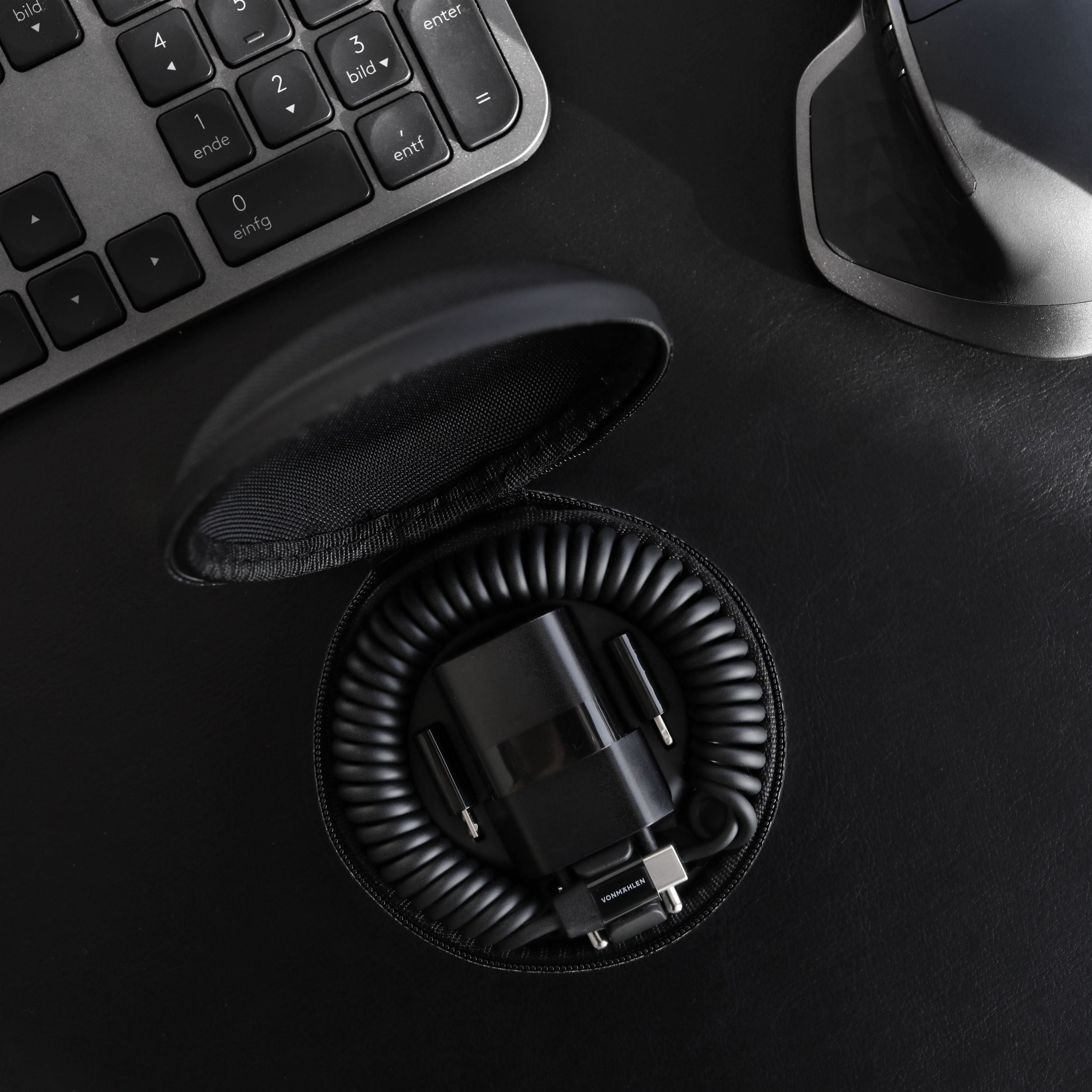 Allroundo® GaN (30W) 6in1 USB C / USB A Ladegerät Netzteil PD   USB C auf USB C / Lightning / Micro USB Spiralkabel Ladekabel (ACG00002) - Schwarz