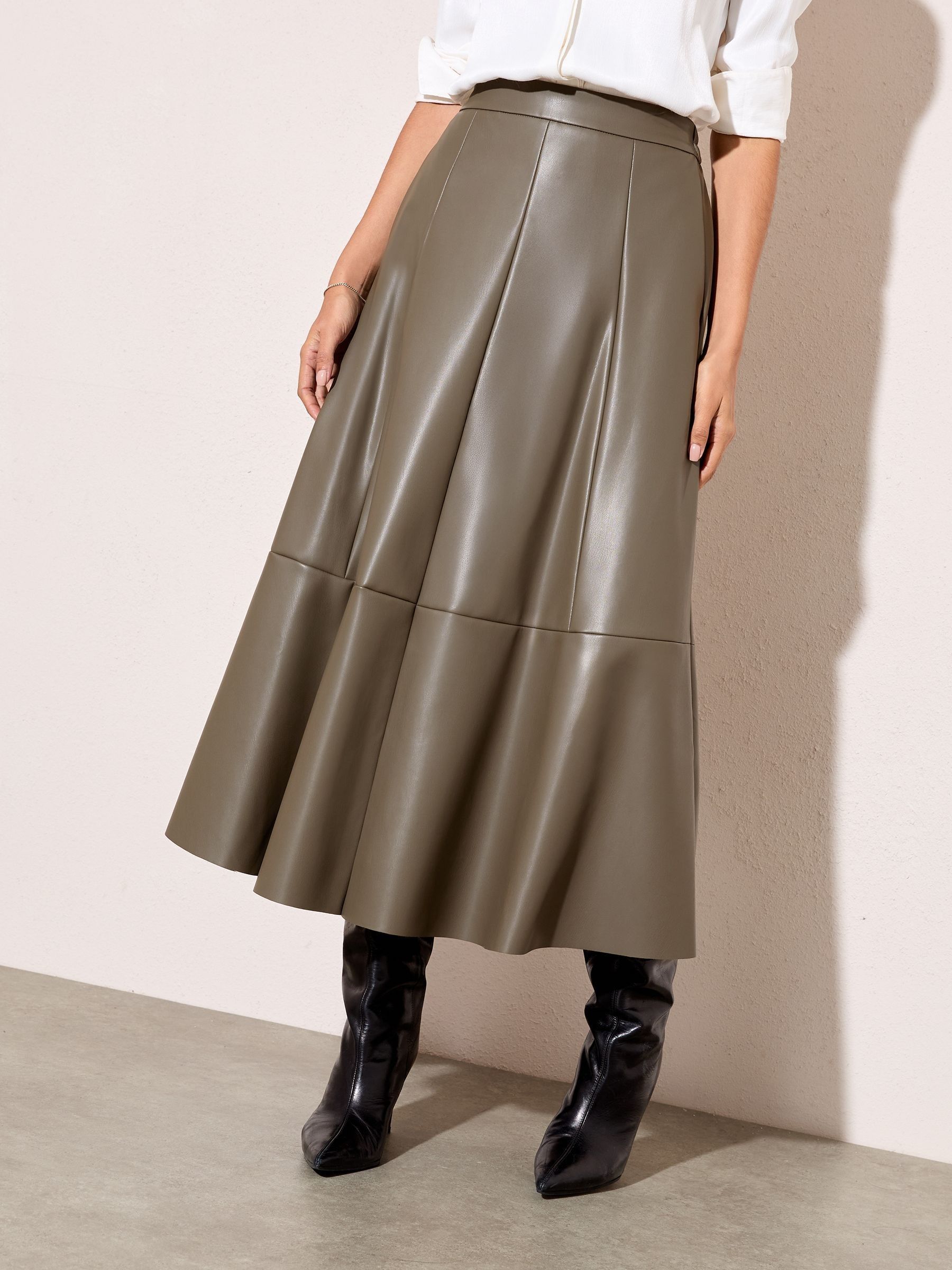 Olijfgroen - Friends Like These Faux Leather Midi Skirt