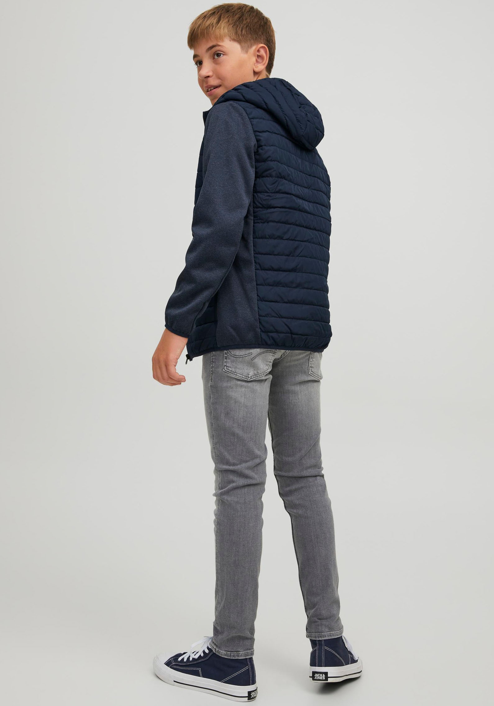 Jack & Jones Junior Steppjacke »JJEMULTI wärmt, winddicht, wasserdicht, gesteppt« mit Kapuze Farbeinsatz, modisch, regular fit, Kapuze