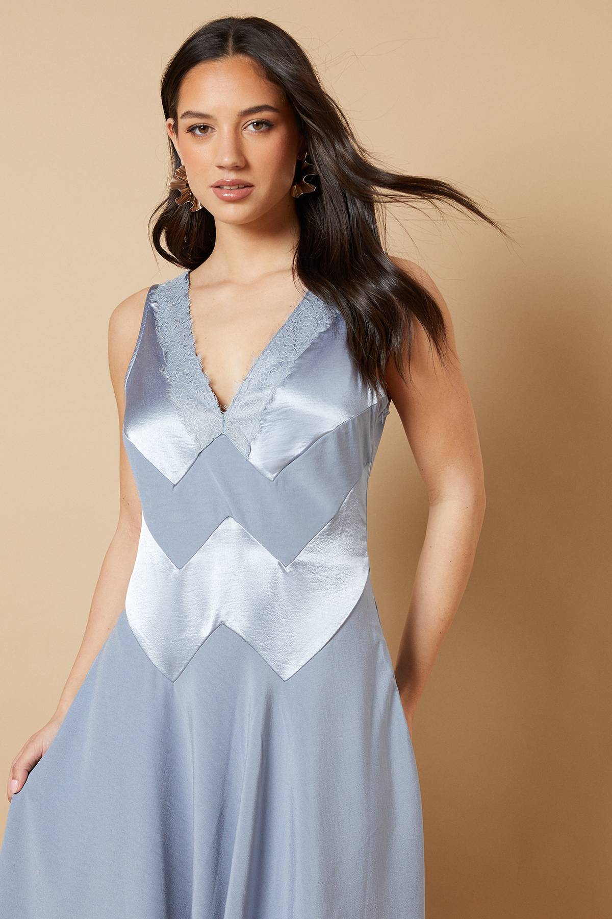 Oasis Robe Midi Asymétrique en Maille à Col V