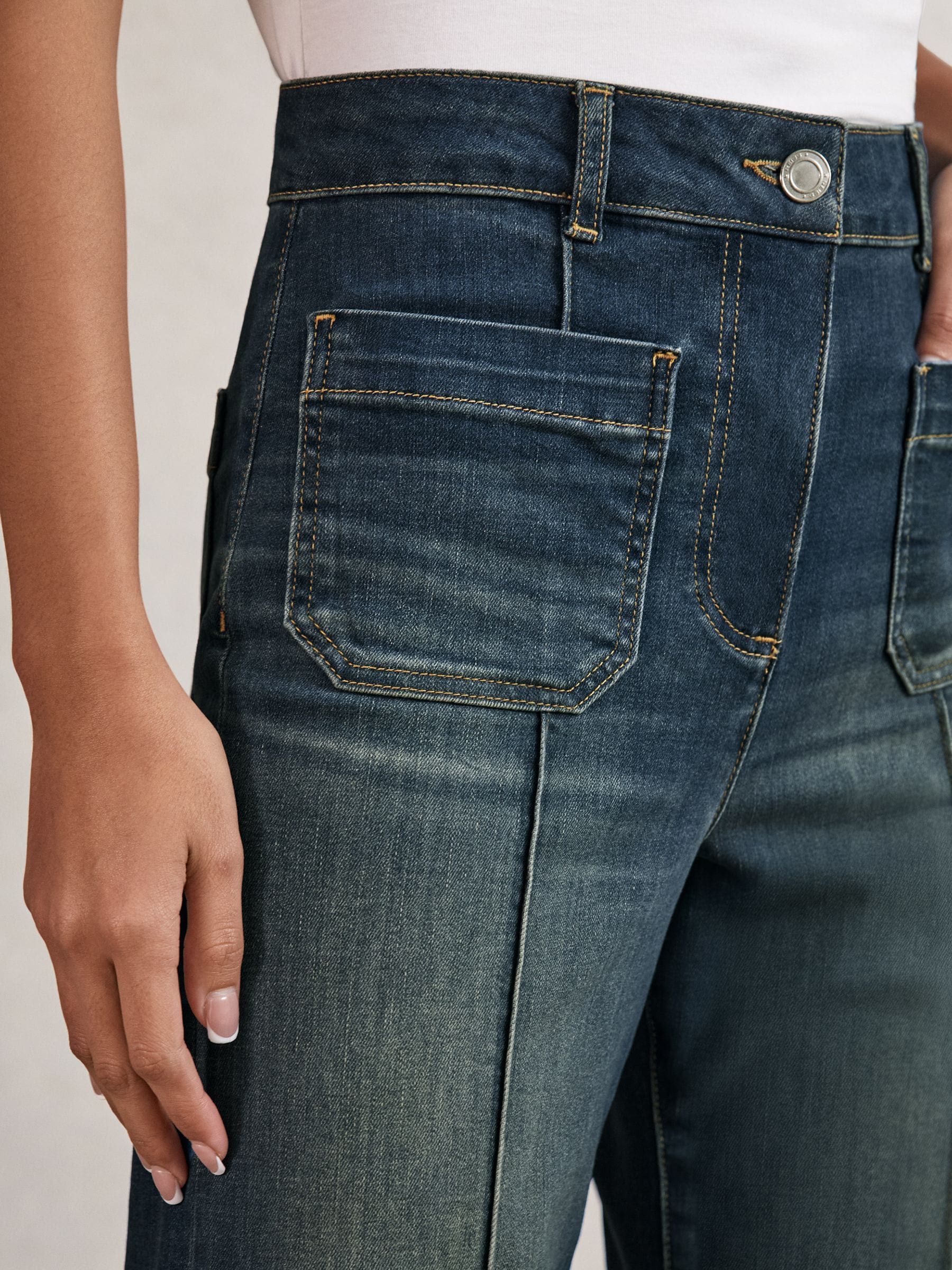 Normaal blauw - Reiss Sakura flared jeans met opgestikte zakken