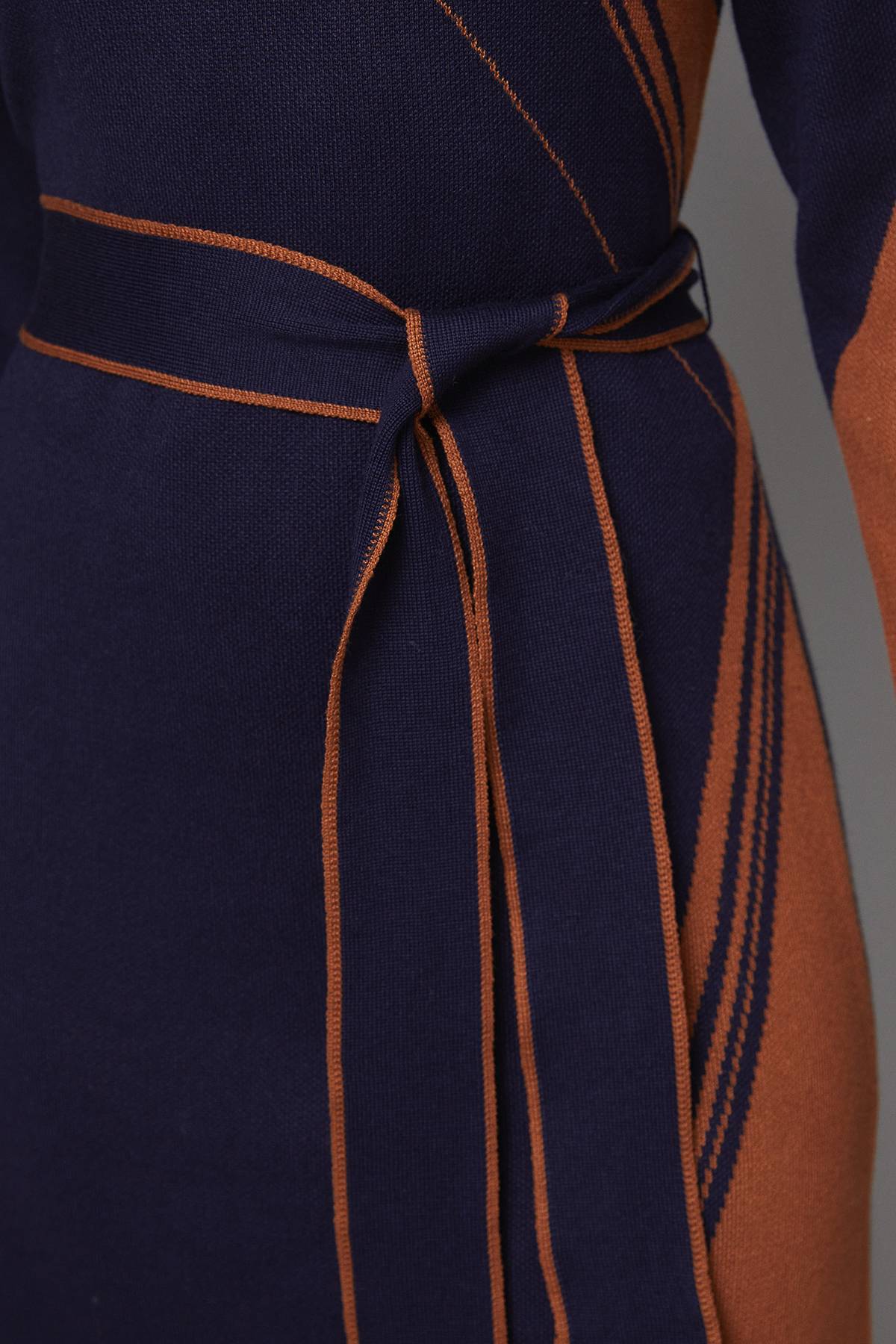 Wallis Robe Tricotée Jacquard Asymétrique