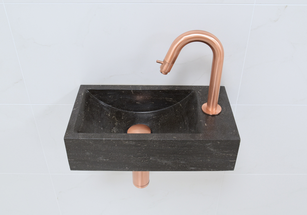 Lambini Designs Recto rechts natuursteen fonteinset met koperen gebogen fonteinkraan en toebehoren