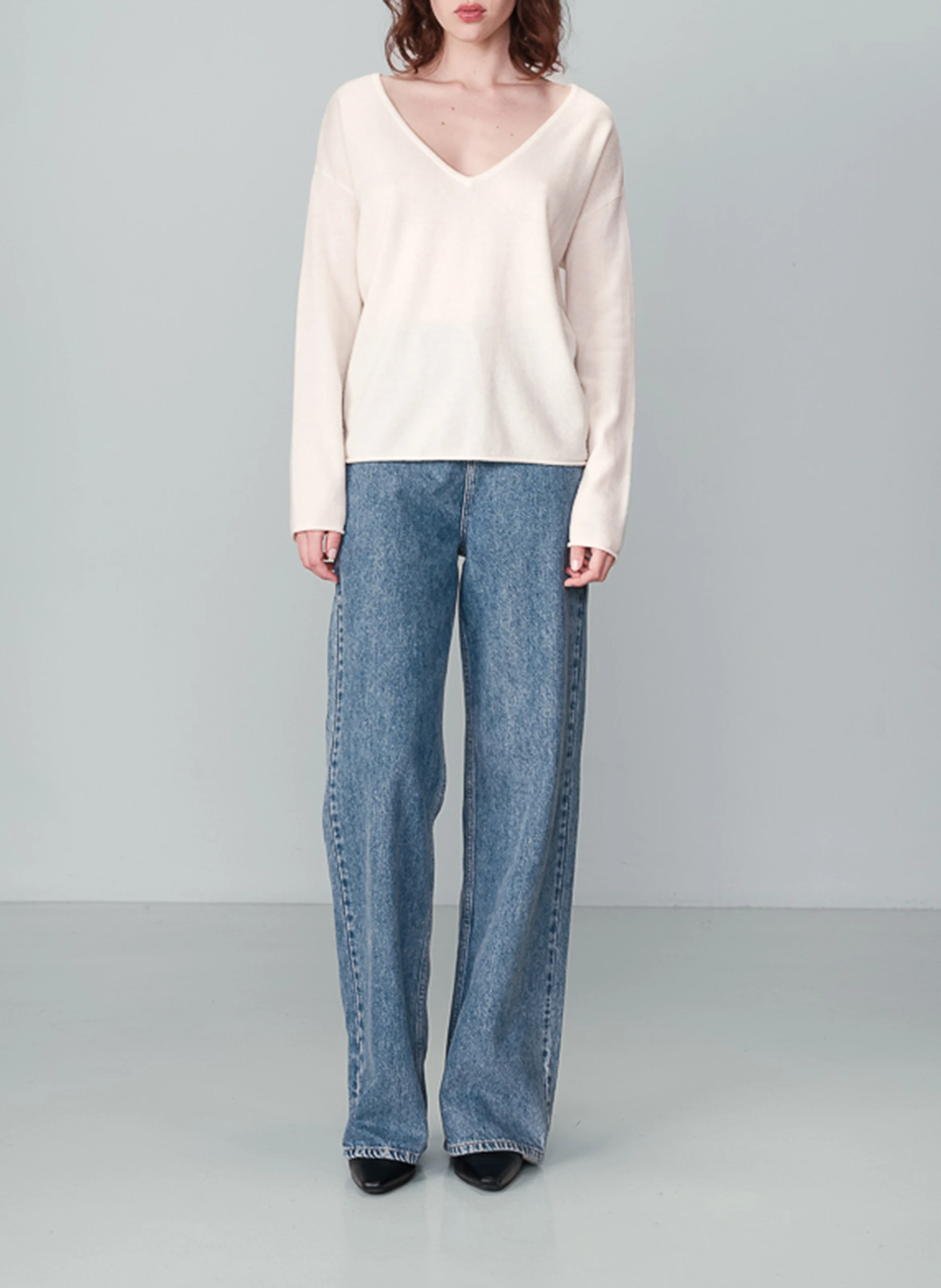 NAO - Pull col V ample en laine et cachemire mélangée | Beige