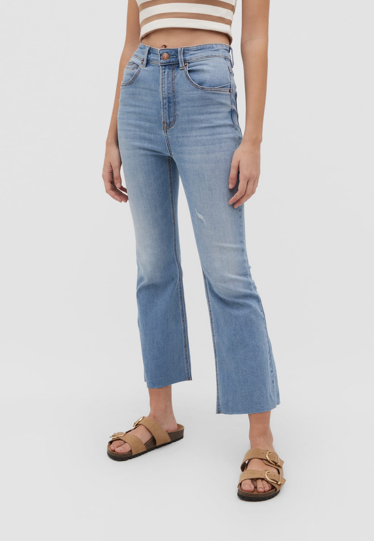 calça jeans cropped flare D78
