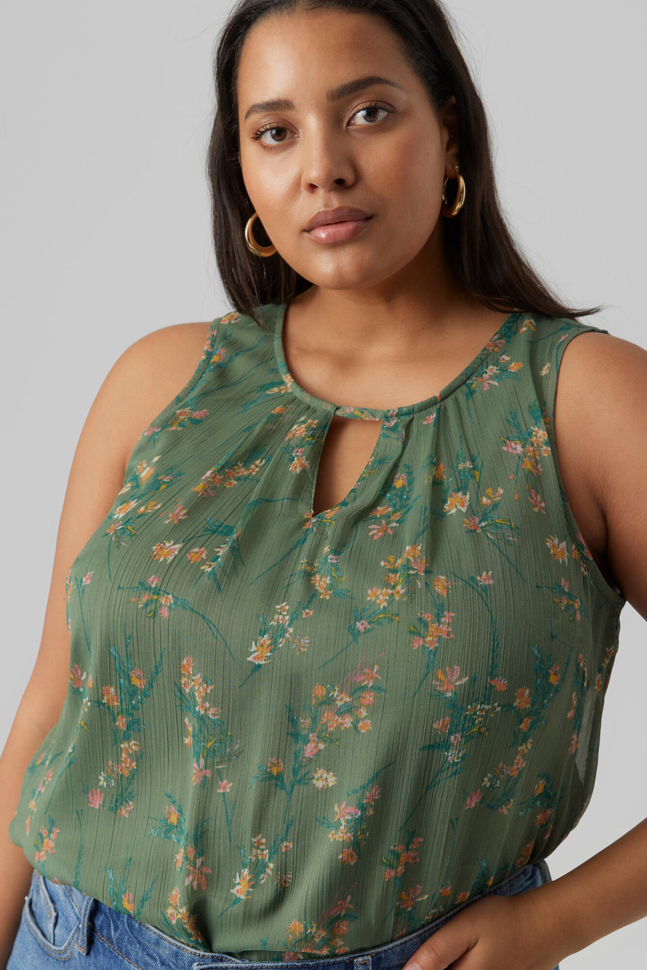 Blusa regata plus size com gola redonda - Verde