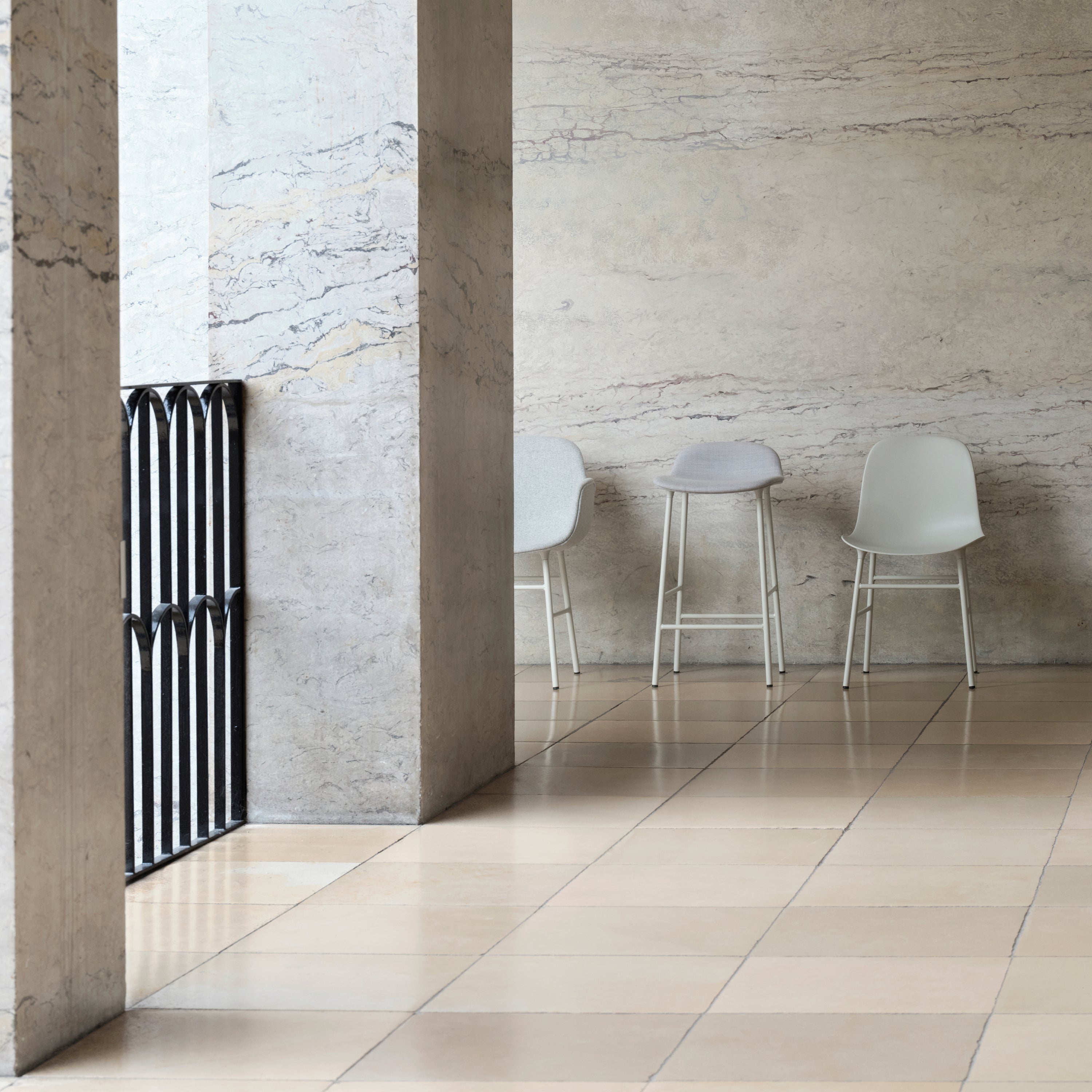 Normann Copenhagen Form Barkruk Low 65 cm - Staal - Lichtgrijs
