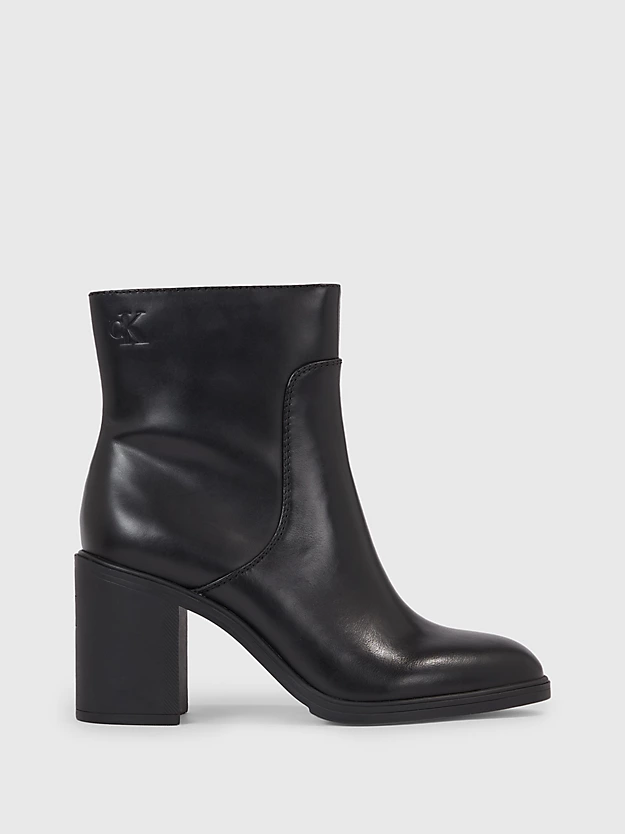 Botas de tornozelo de couro com salto