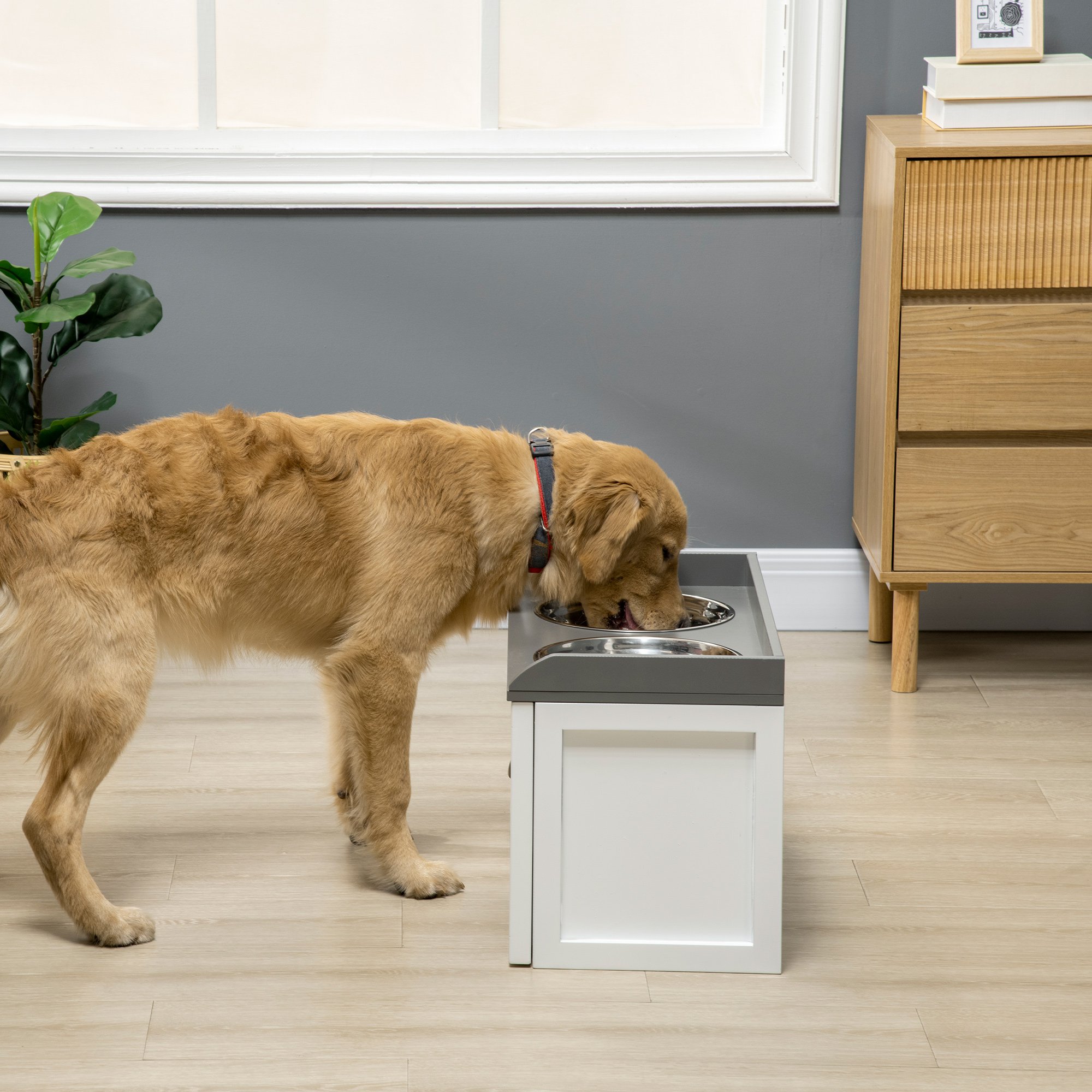 Comedouro elevado PawHut para cães grandes, com 2 tigelas de aço inoxidável de 2000ml e gaveta oculta, suporte de madeira para animais de estimação 60x30x36 cm branco.
