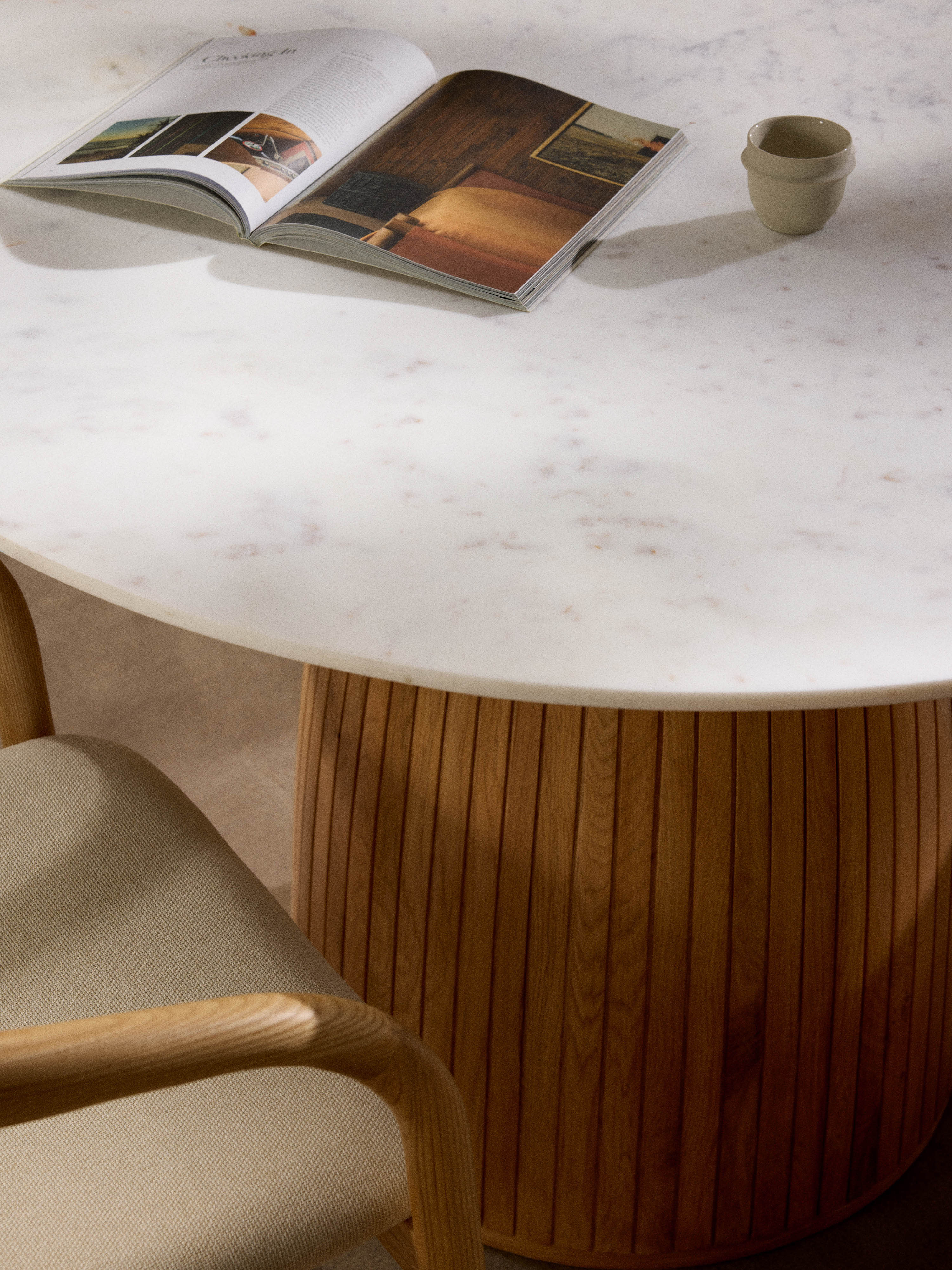 Ronde eettafel Nelly met marmeren tafelblad, in verschillende formaten