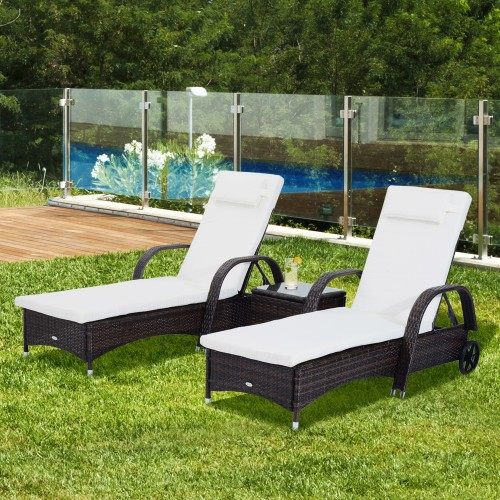 Espreguiçadeiras e mesa de jardim Outsunny na cor rattan.