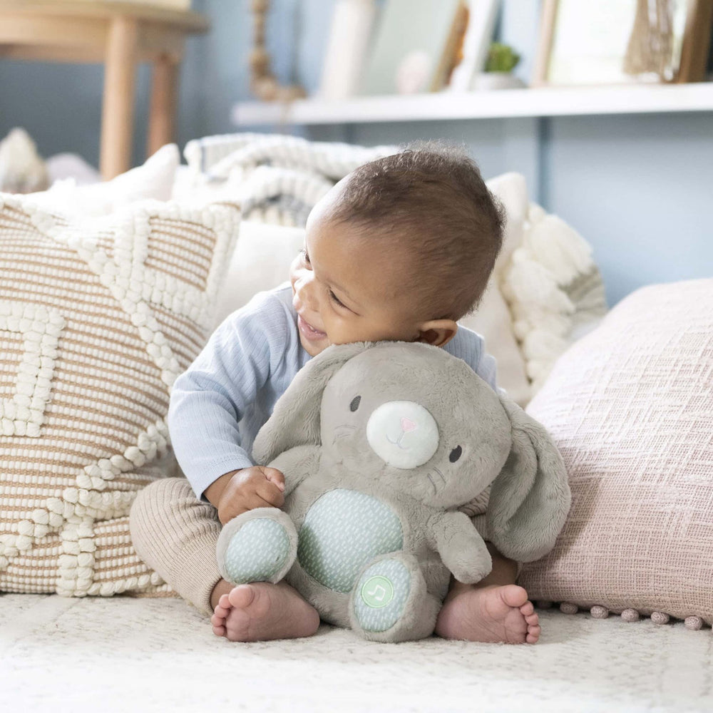Køb Ingenuity Grey Heart To Hugs™ Sylvi™ Kaninbamse Med Hjertelyd Og Lys