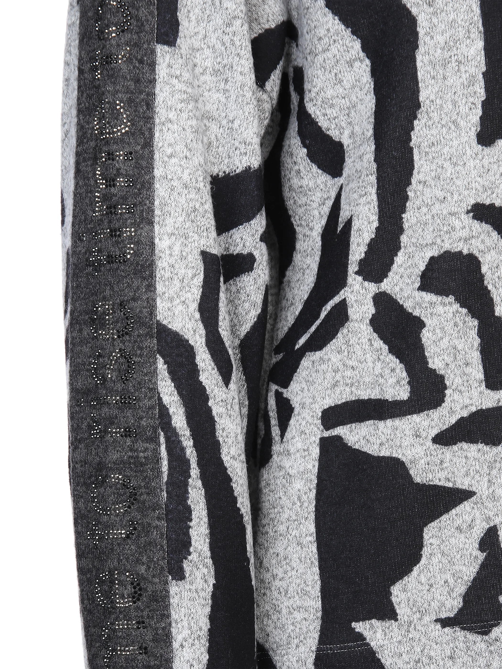 Damen Flauschshirt mit Strassverzierung auf einem Ärmel