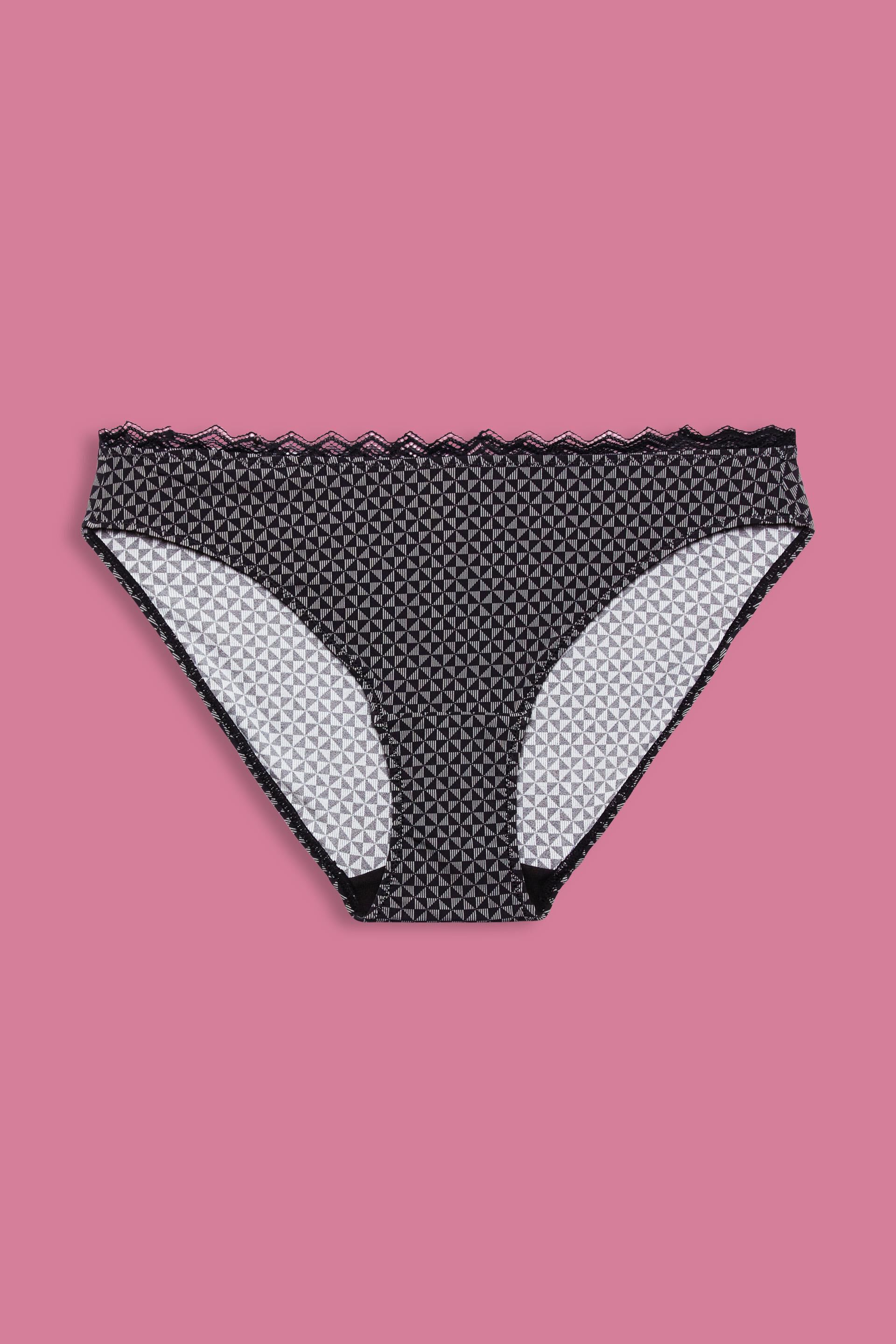 Slip taille basse orné de dentelle