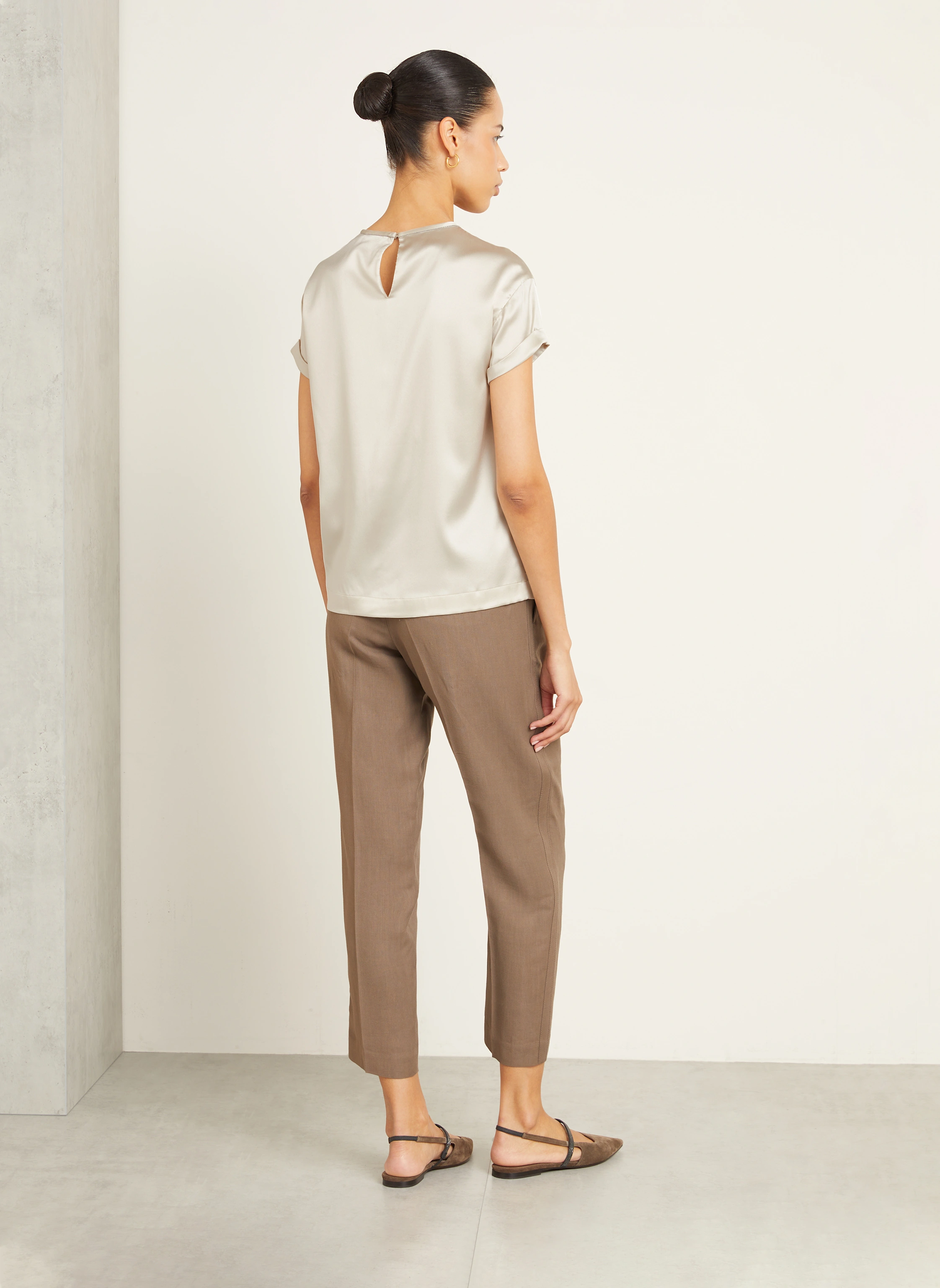 BRUNELLO CUCINELLI Blusenshirt aus Seide mit Schmucksteinen