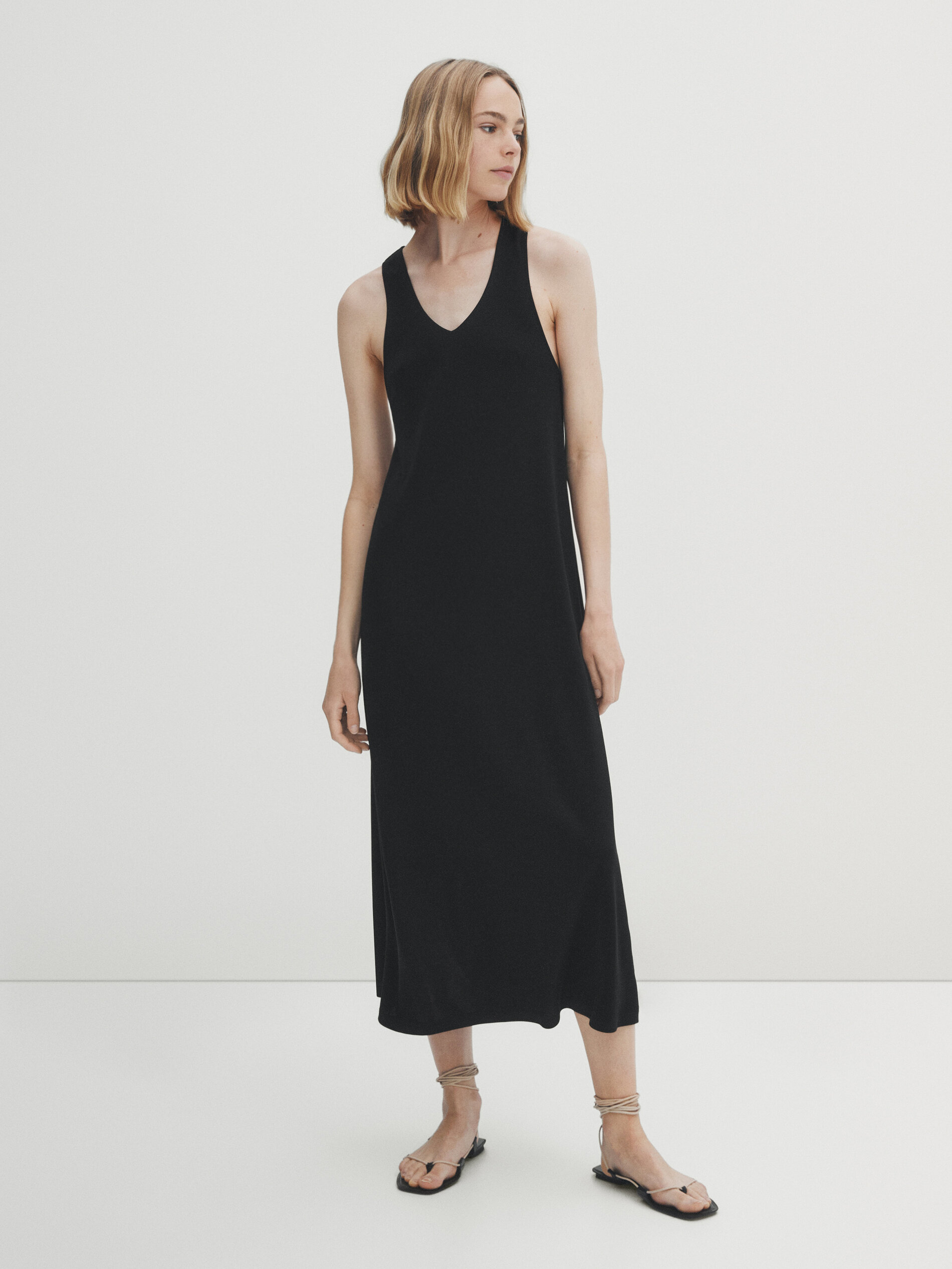Vestido midi com estampa floral - PRETO