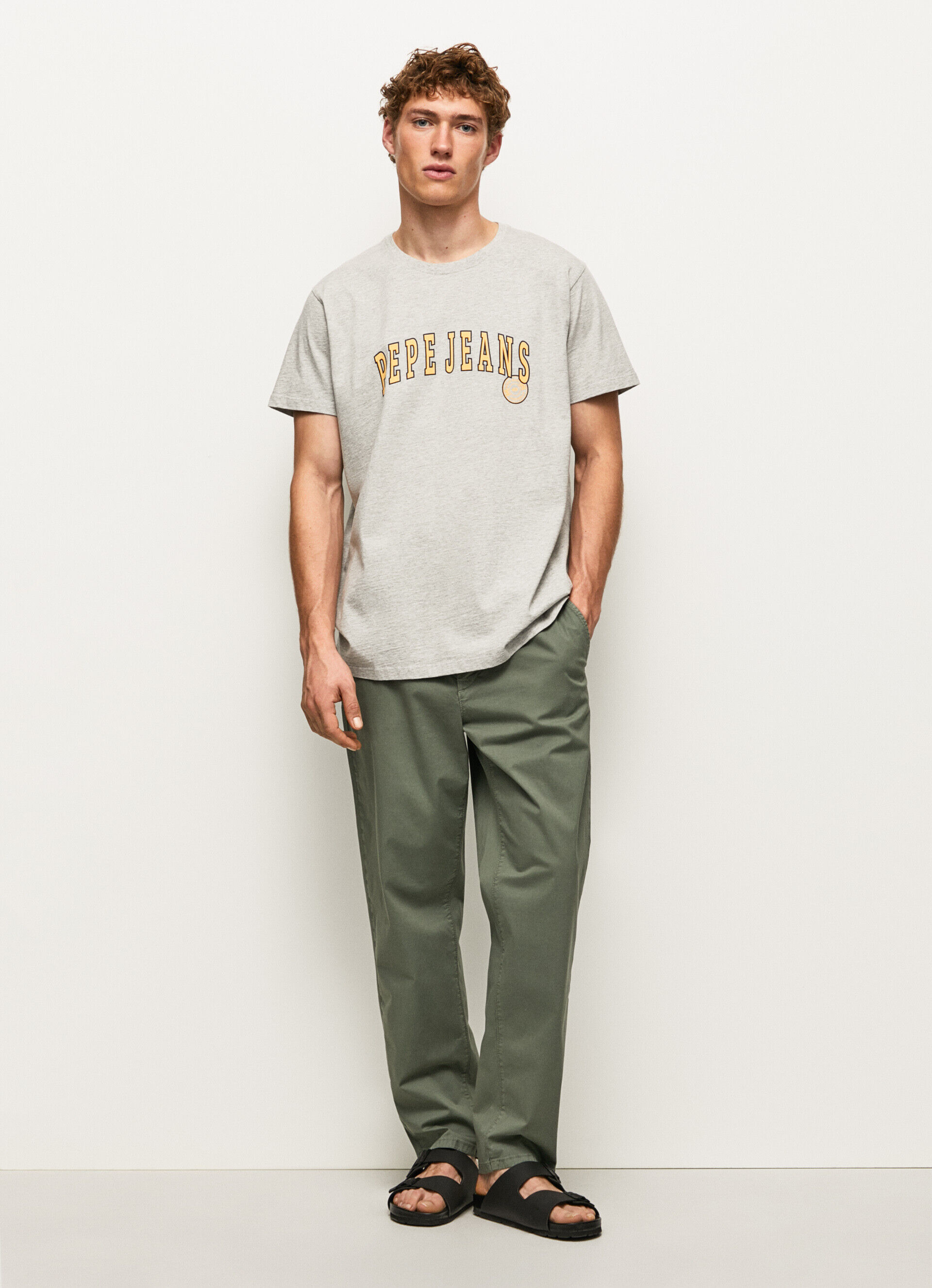 CAMISETA COM LOGOTIPO ESTAMPADO - cinza claro