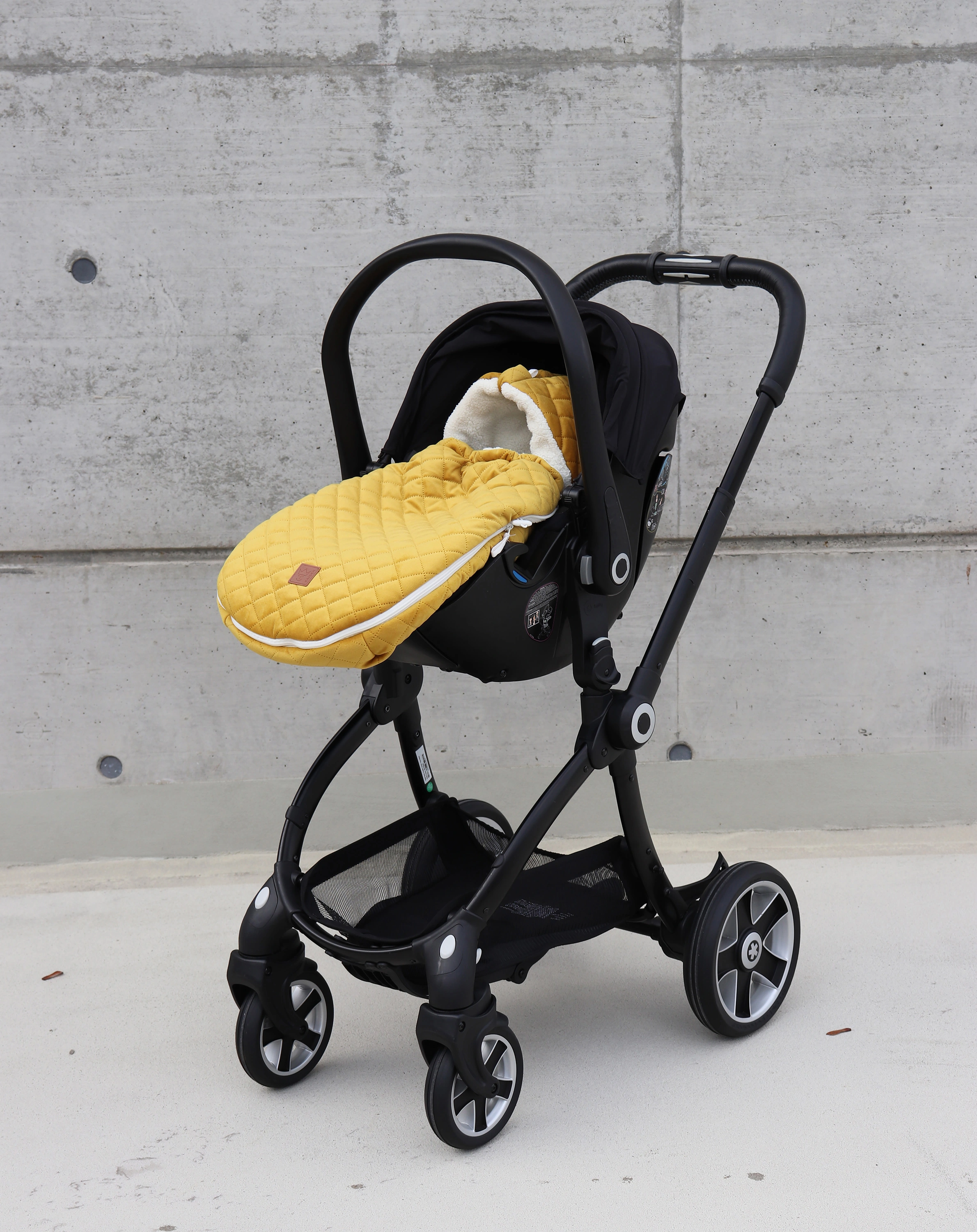 Babyschalen-Fußsack VELVET HOODY in yellow mustard
