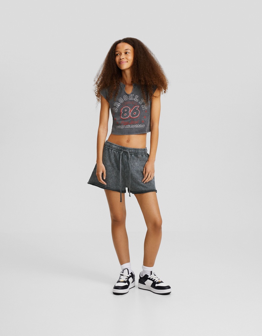 Shorts de pelúcia com efeito desbotado