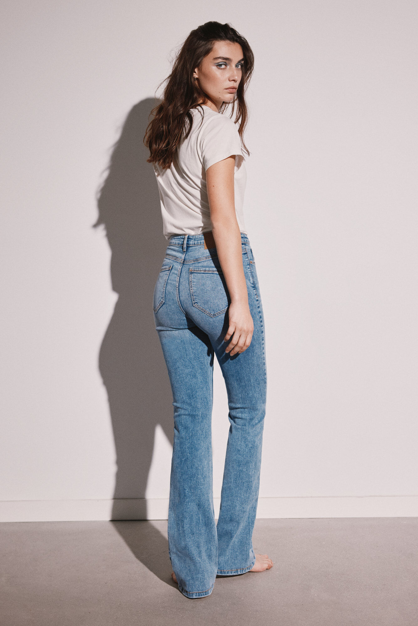 Calça jeans com lavagem sustentável e corte bota™