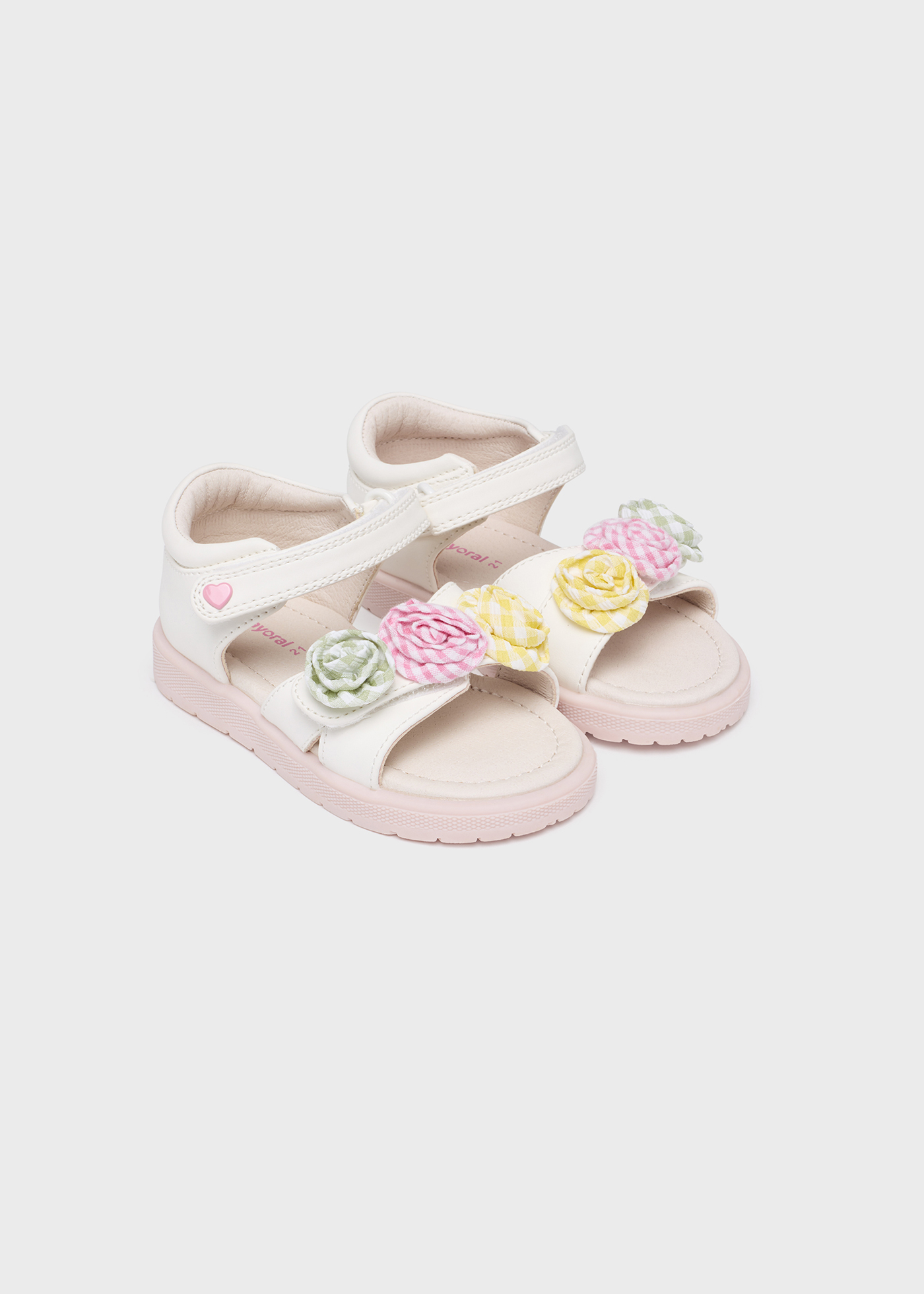 Sandália infantil com aplique de flor