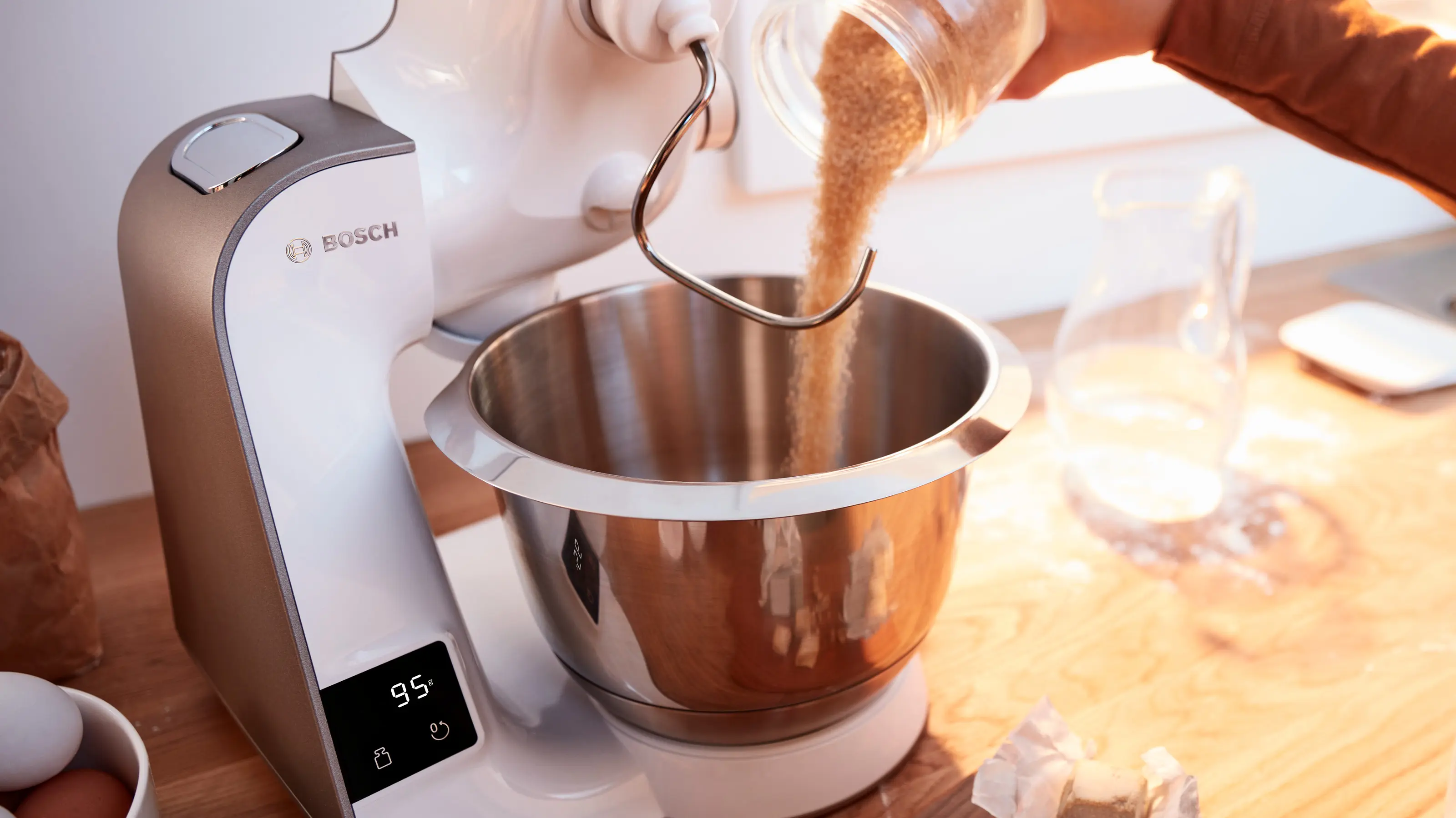 Serie 4 Keukenmachine met weegschaal en timer MUM 5 1000 W Wit, Champagne