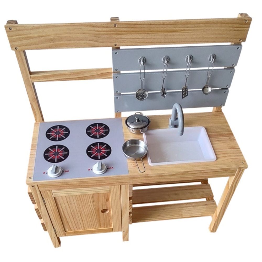 Lehmküche aus Holz mit Zubehör