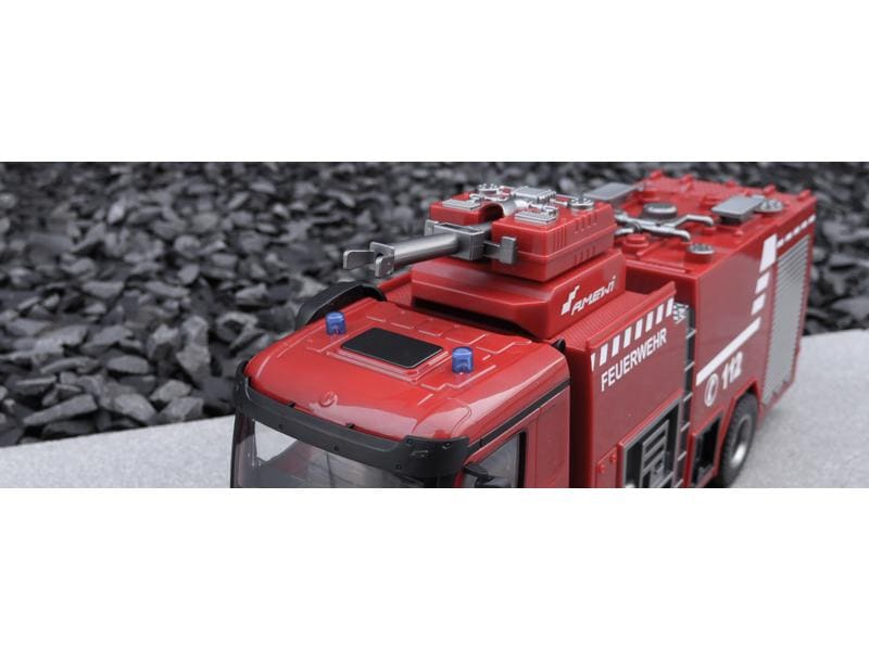 Amewi Mercedes Benz Arocs Feuerwehr Löschfahrzeug RTR, 1:18 Realistisches Feuerwehrauto mit Beleuchtung, Soundeffekten und Wasserwerfer