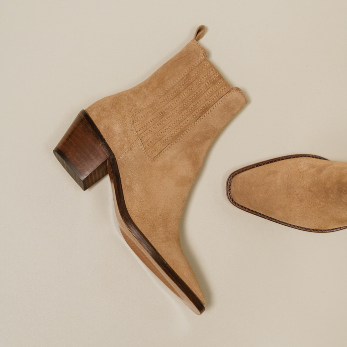 Bottines à talons et fronces  en croute taupe